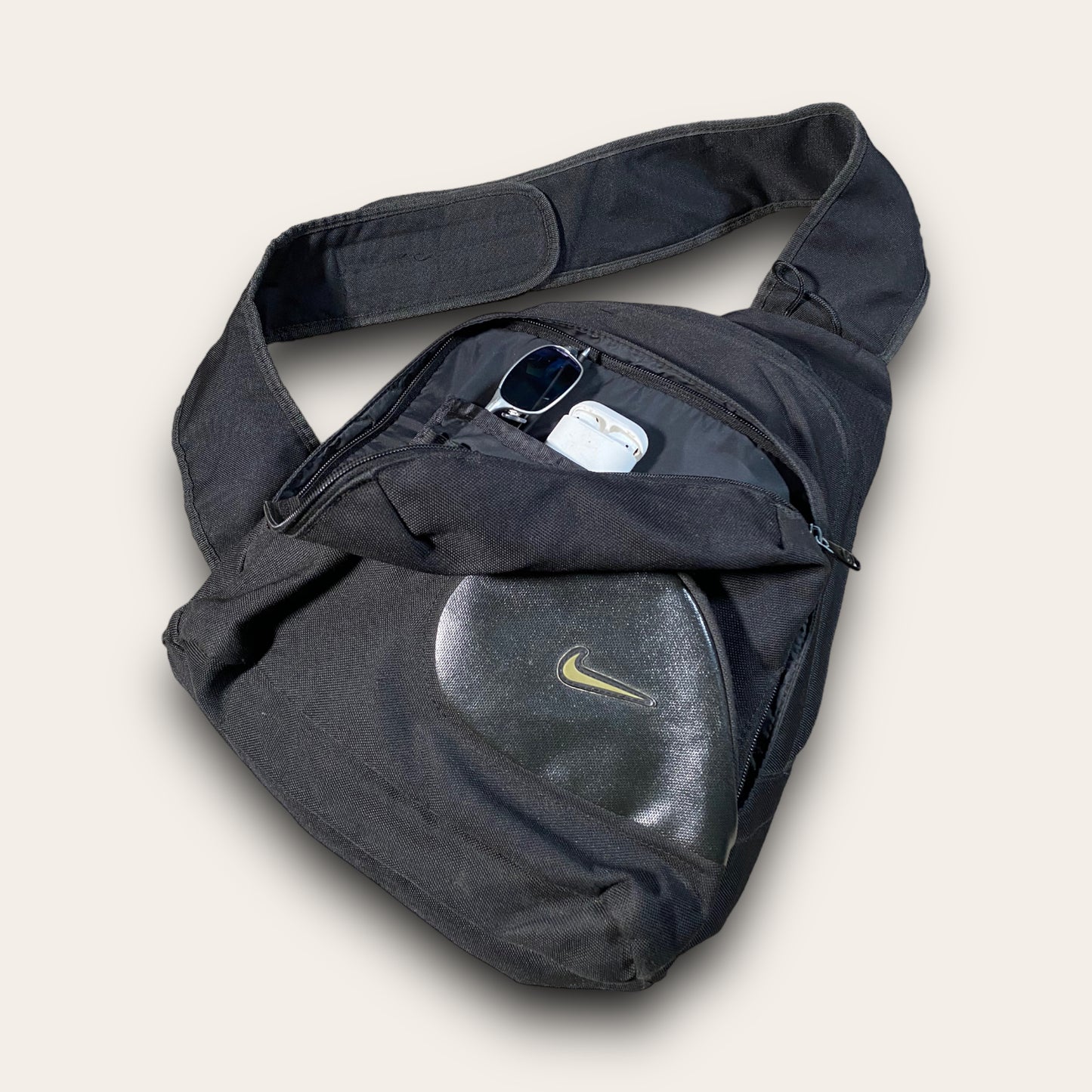 Nike 2000’s Sling Bag
