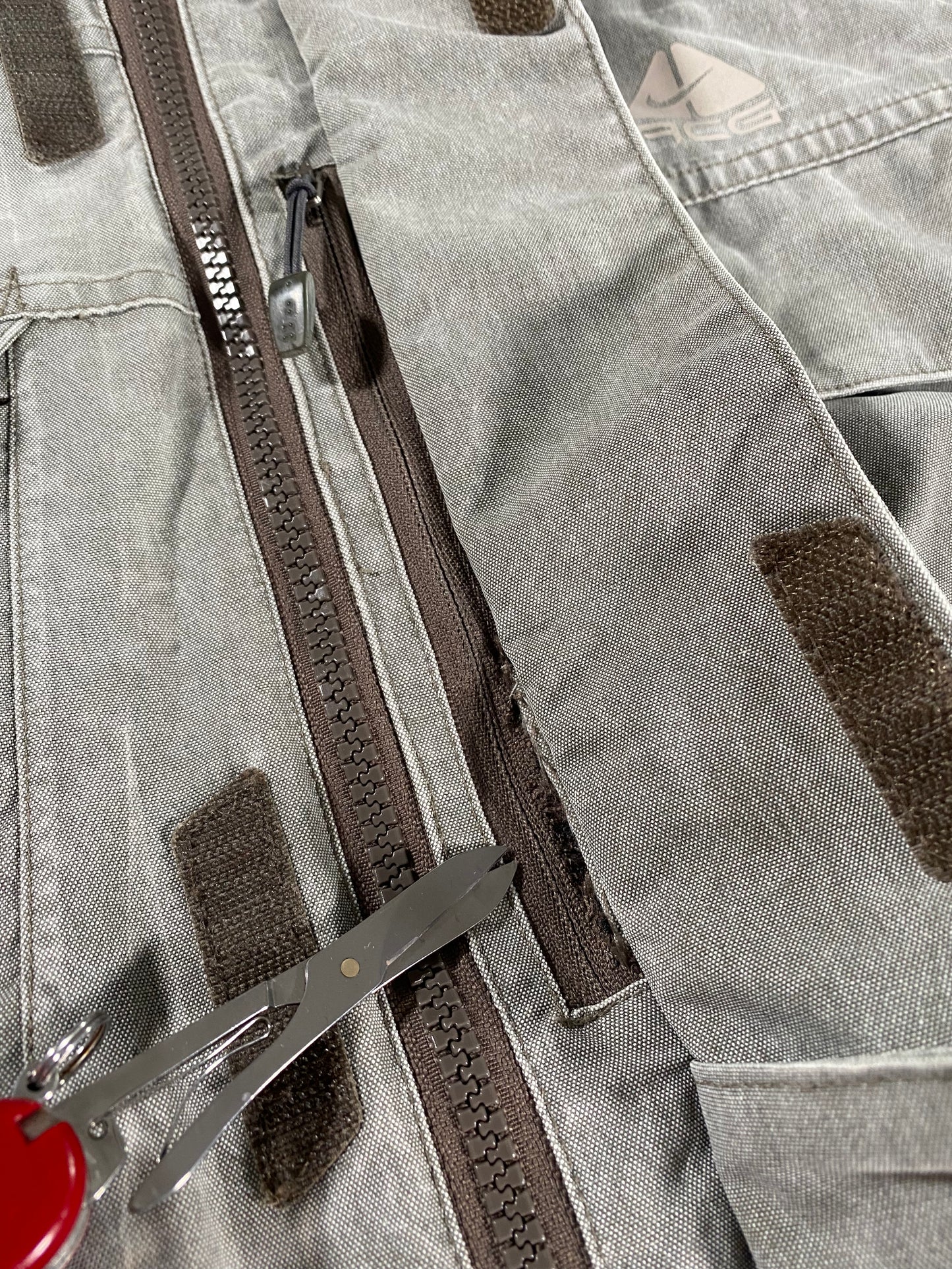 Vintage Nike ACG Stone Grey Multi Pocket Padded Jacket L